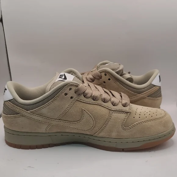 NEW Nike SB Dunk Low Pro B Sneakers - Parachute Beige Sz Men's 9 Women's 10.5
